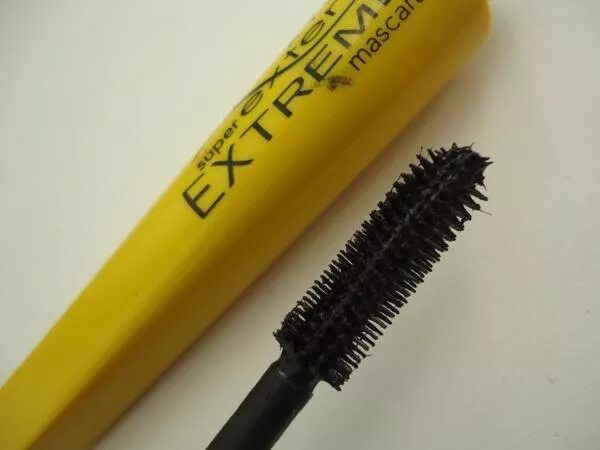 Черная тушь желтые. Тушь эйвон удлиняющая. Avon extreme Mascara тушь. Тушь эйвон желтая. Тушь для ресниц эйвон удлиняющая.