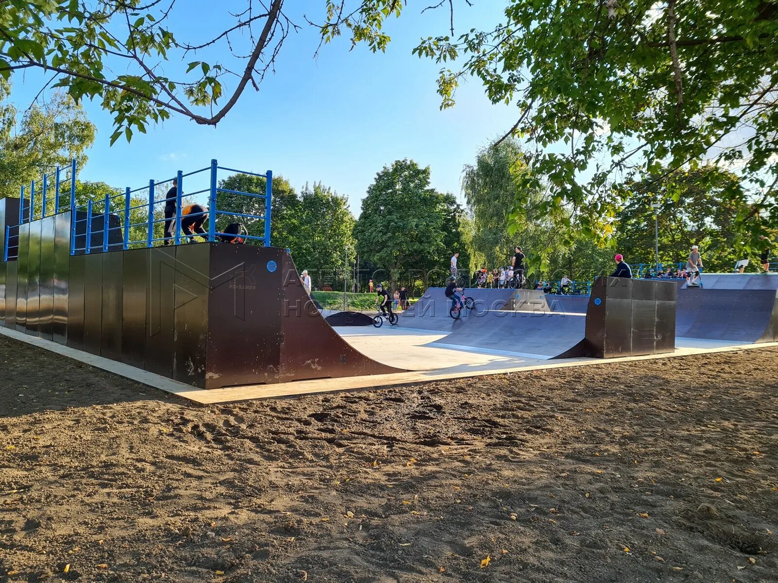 Парк сосенки скейт парк. Скейт парк южная москва. Скейт парк с памп треком. Скейт парк сосенки в царицыно. Скейт парк сосенки в царицыно.