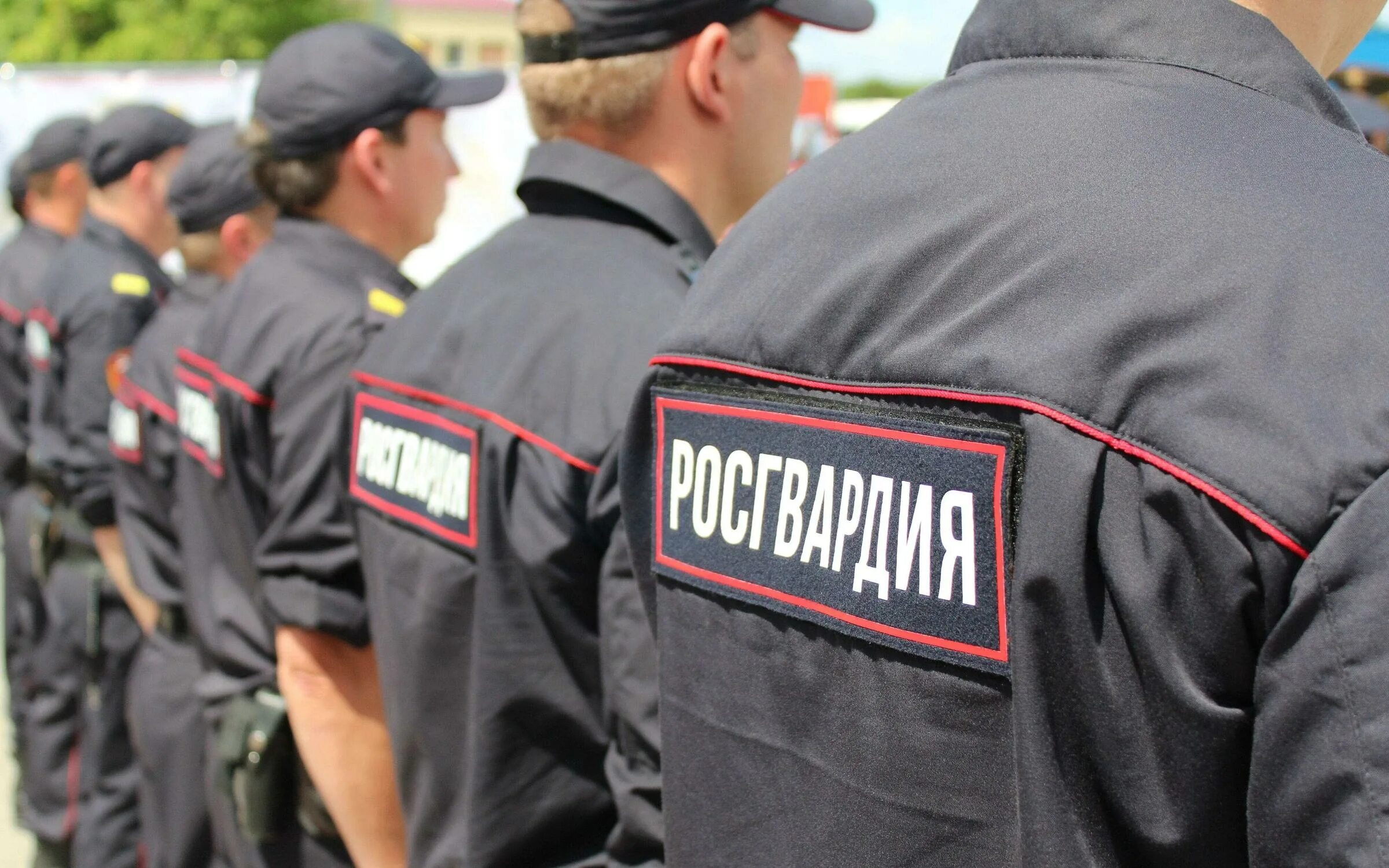 Росгвардия картинки на рабочий стол. Росгвардия ово якутия реклама. Зарплата офицера росгвардии в москве. Зарплата росгвардии последние новости. Росгвардеец зарплата.