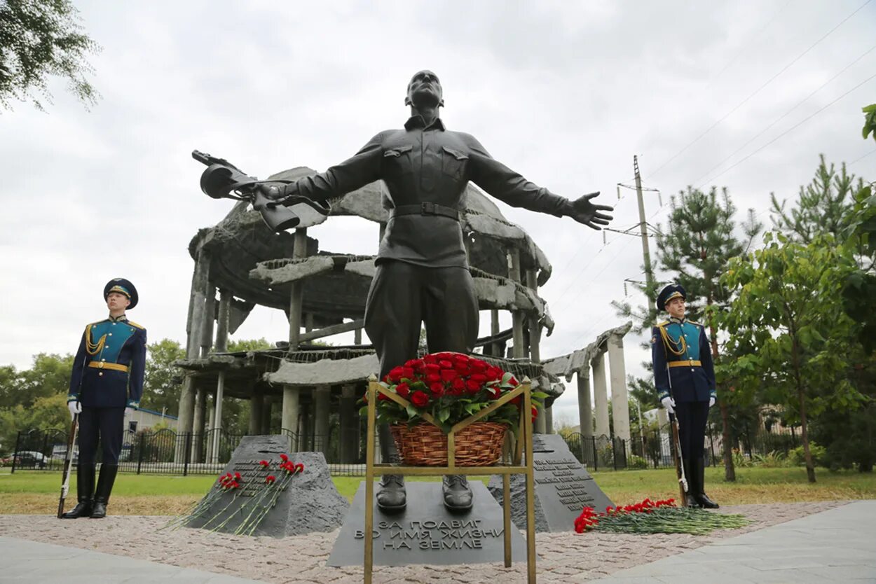 Открыт новый памятник. Ротонда (памятник, Воронеж). Ротонда Воронеж памятник новый. Памятник красноармейцу. Ротонда памятник Воронеж до войны.