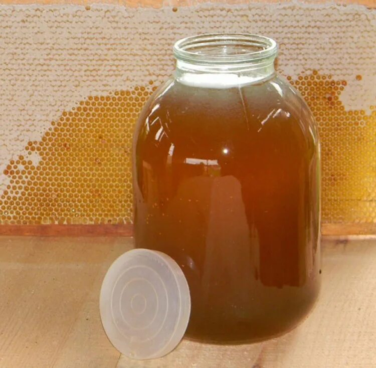 Почему мед расслаивается на густой. Мед гречишный 3 литра. Мёд разнотравье в банках. Мед в банках. Мед в 3л банке.