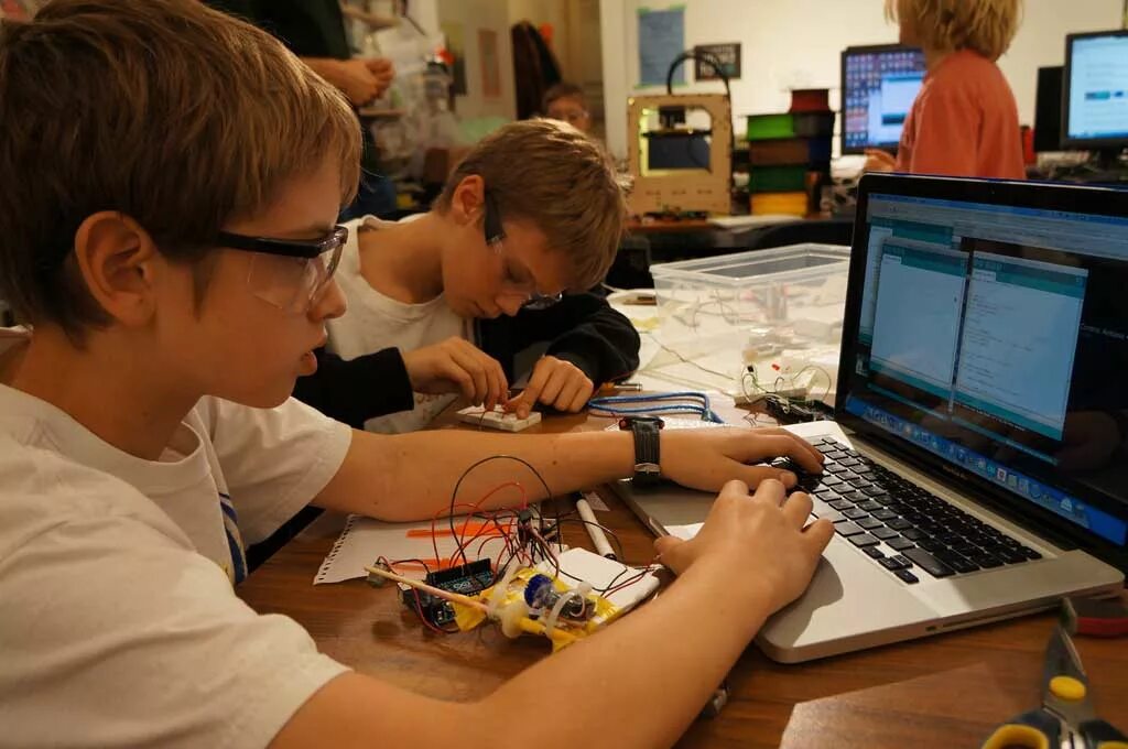 Ученый робототехник. Информатика интересует робототехника. Школьники робототехника. Образовательная робототехника. Блоки программирования lego ev3.