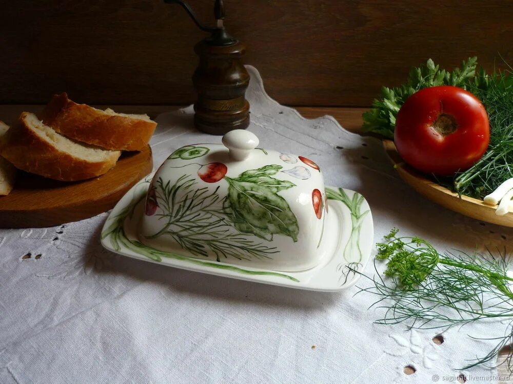 Красивая масленка. Фарфоровая масленка с грибами. масленка фарфоровая а осеннем стиле. стильные масленки в интерьере.