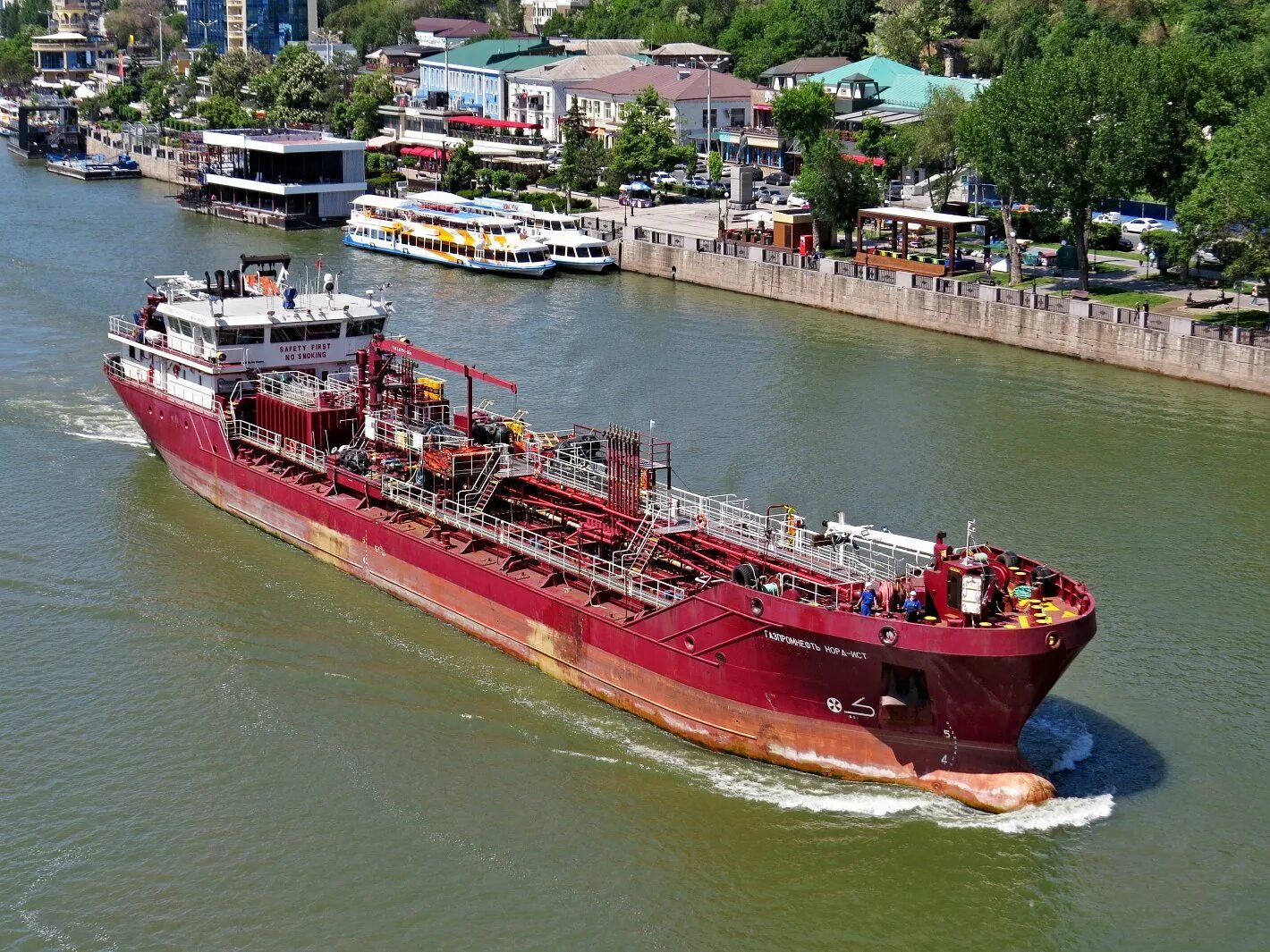 Gazpromneft nord. Гелиодор судно. Gazpromneft nord. Gazpromneft nord. Судно норд вест мурманск.