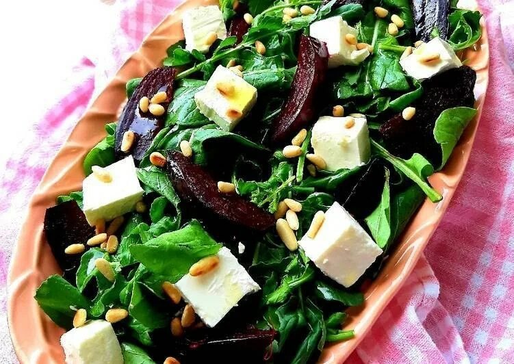 Салат со смесью салатов. Салат с кунжутными семечками. Микс из салатных листьев. Салат со смесью салатов. Салат микс.