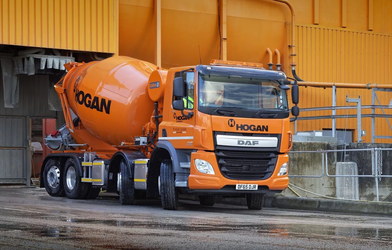 Перевозку бетона. Daf concrete mixer. Автобетоносмеситель 581482. Доставка бетона. Камаз бетономешалка.
