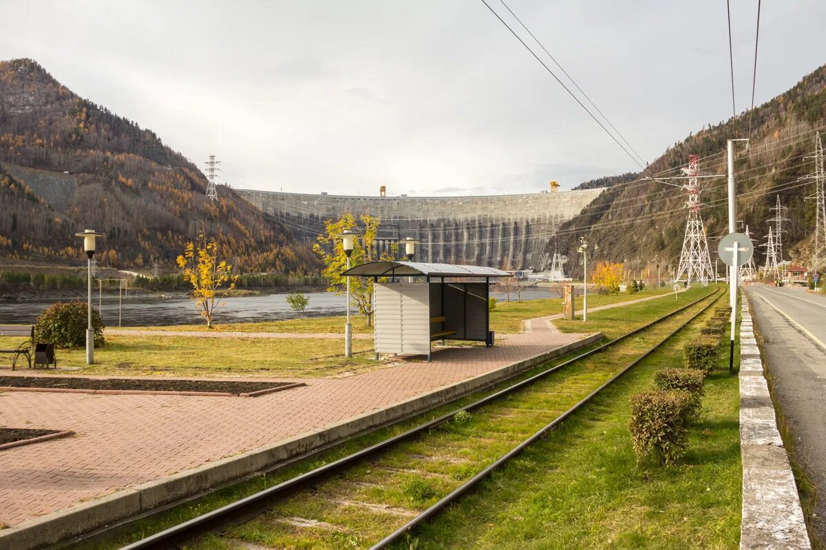 Посёлок Черёмушки Хакасия. Посёлок городского типа Черёмушки, Республика Хакасия. Набережная Черемушки Хакасия. Город Черемушки Красноярский край.