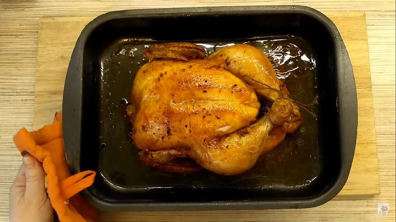 Как приготовить большую курицу в духовке целиком. Курица в духовке. курица запеченная в духовке. курица в духовке с корочкой. курица запеченная целиком.