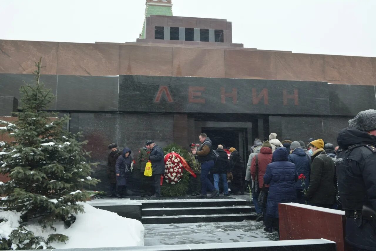 Мавзолей Ленина некрополь. Мавзолей в.и Ленина на красной площади в Москве и некрополь. Вынос ленина из мавзолея 2024