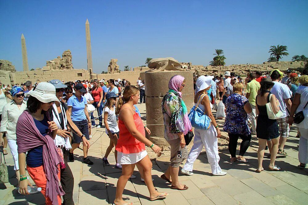 Можно ли сейчас в египет. Туристы в Египте. Туристка в Египте. Одежда для Египта туристам. Туристы из Египта.