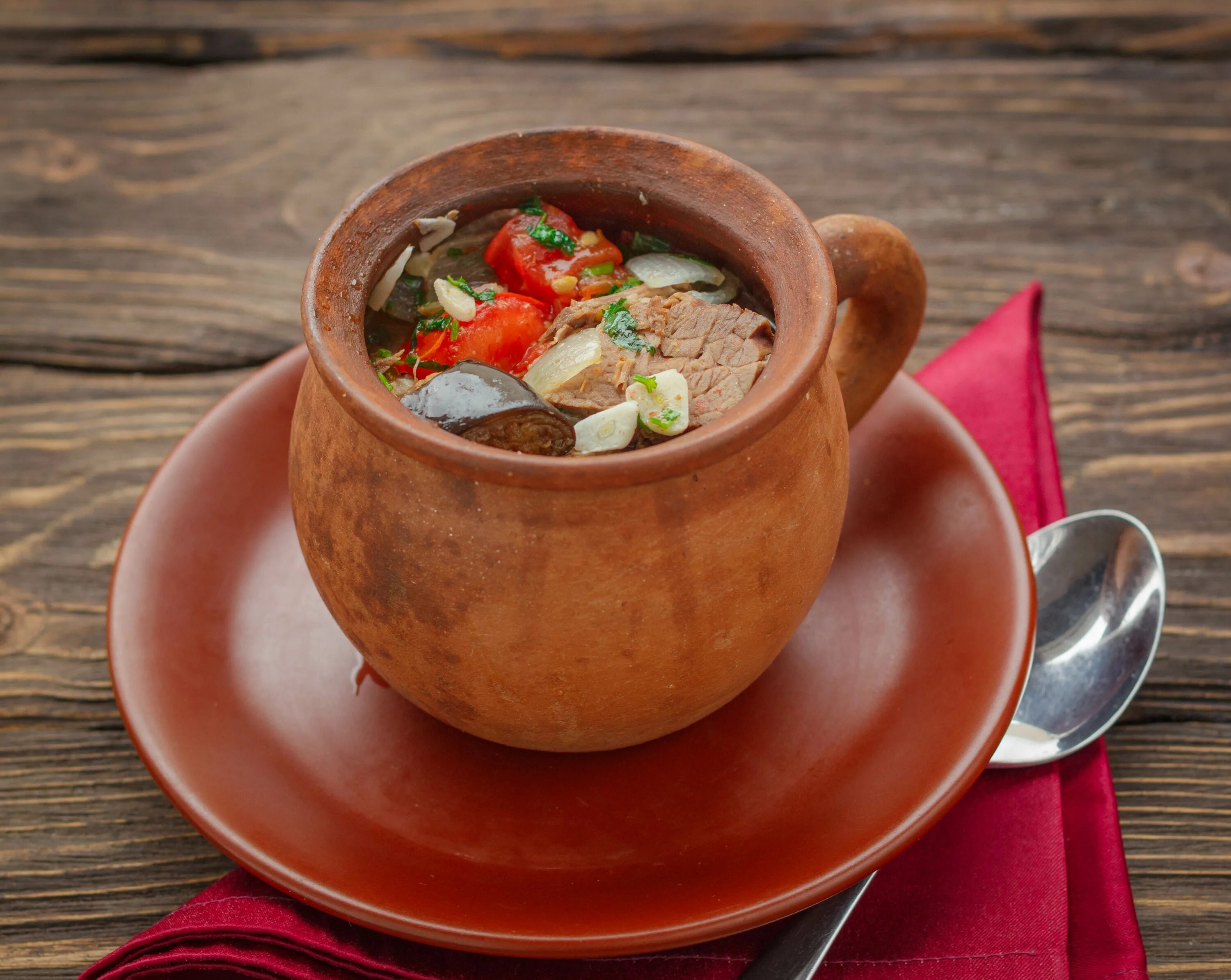 Чанахи из баранины в горшочках. Горшочек ресторан. Грузинские чанахи в горшочках. Лывжа хаш. Чанахи с говядиной в горшочках.