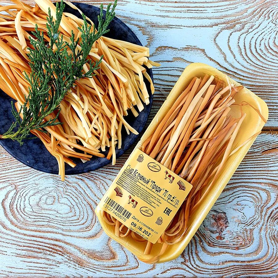 сыр чечил или чечили. сыр чизолини косичка копченый. чечил панир армянский. сыр чечил косичка. сыр чечил васаби.