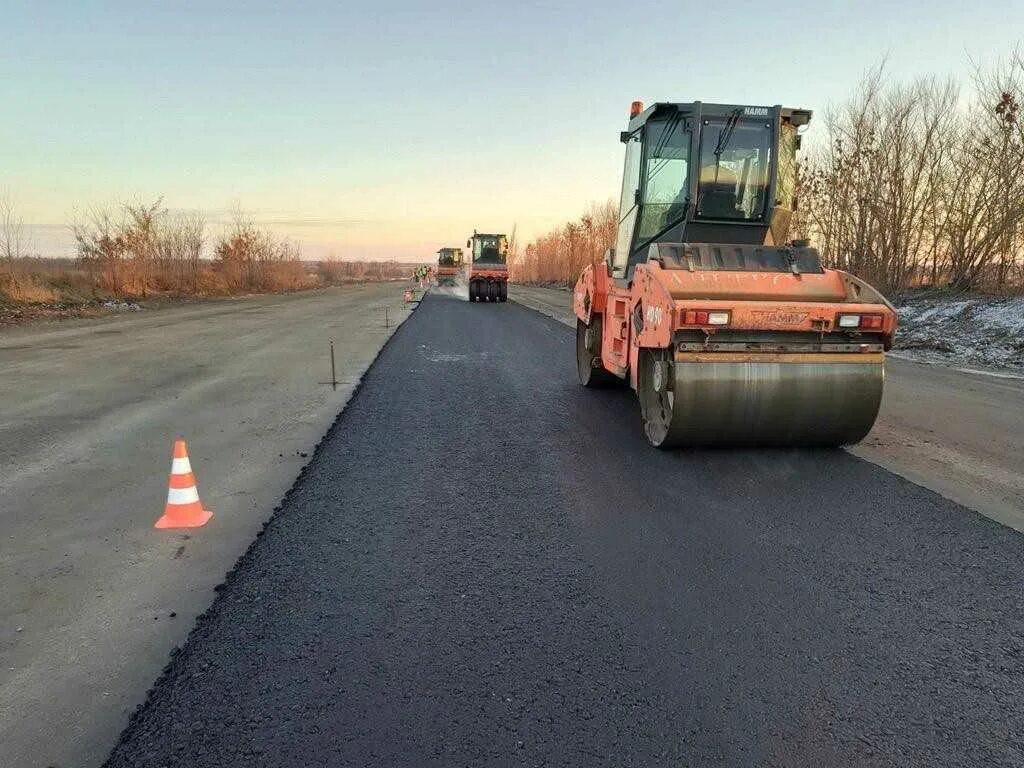 Дорога уложенная асфальтом