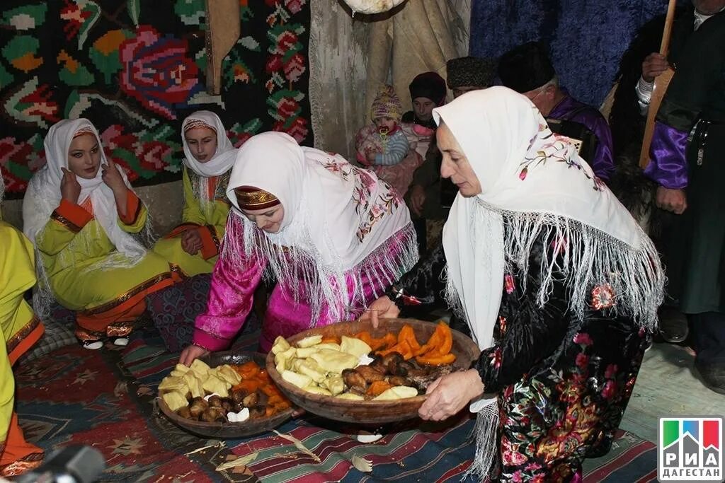 Традиции даргинцев. Гостеприимство и традиции Дагестана народа. Традиции народов Дагестана Кумыков. Обычаи и традиции народов Дагестана аварцев. Дагестанцы традиции и обычаи.