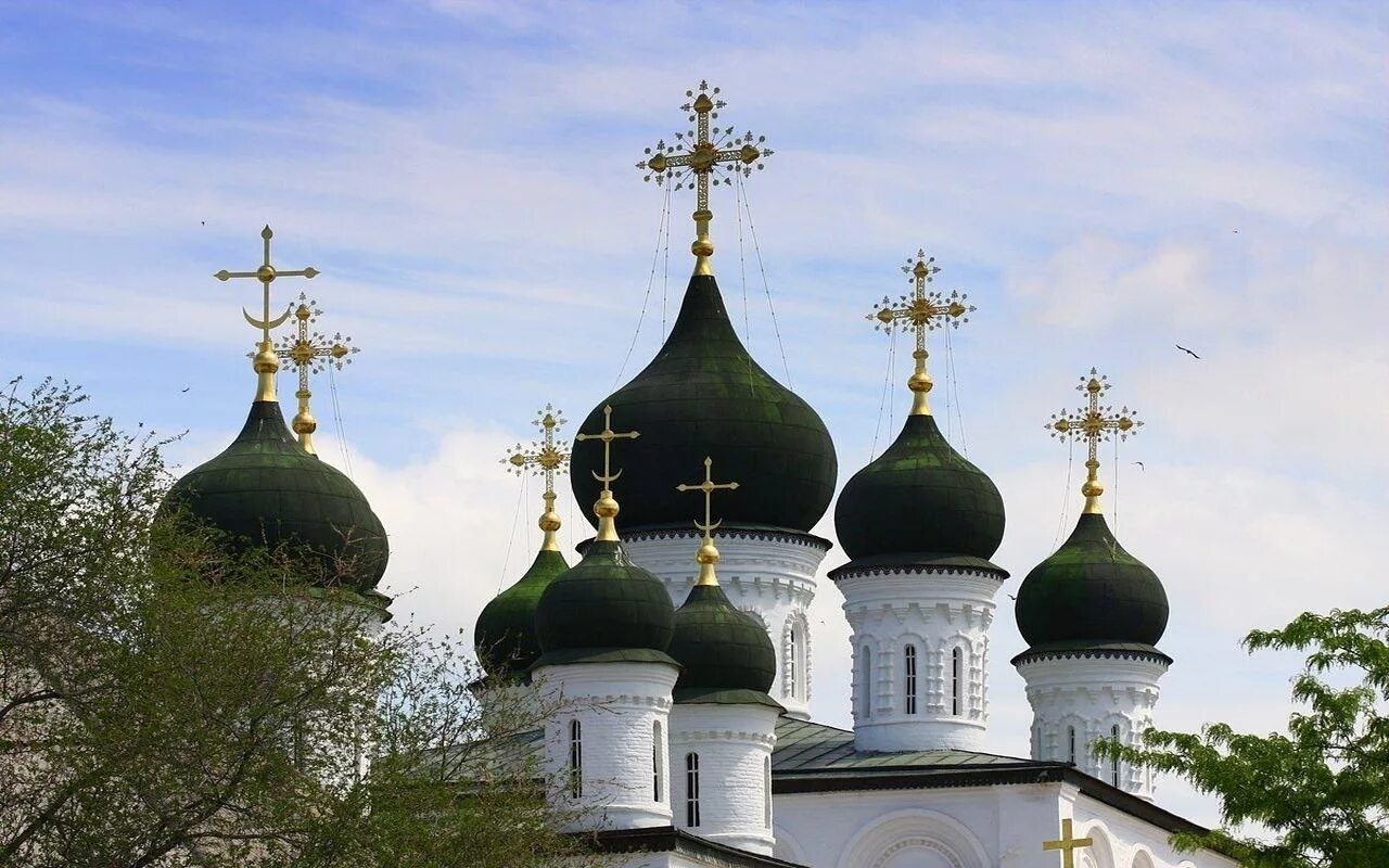 Храм гроба господня старый город. Старый город иерусалим храм. Святая земля иерусалим храм. Храм с тремя куполами. Христианство город.