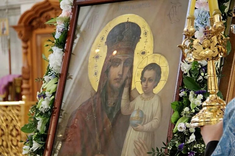 Храм призри на смирение. Храм призри на смирение. Икона призри на смирение. Икона пресвятой богородицы «призри на смирение» (киевская). Чудотворная икона призри на смирение.
