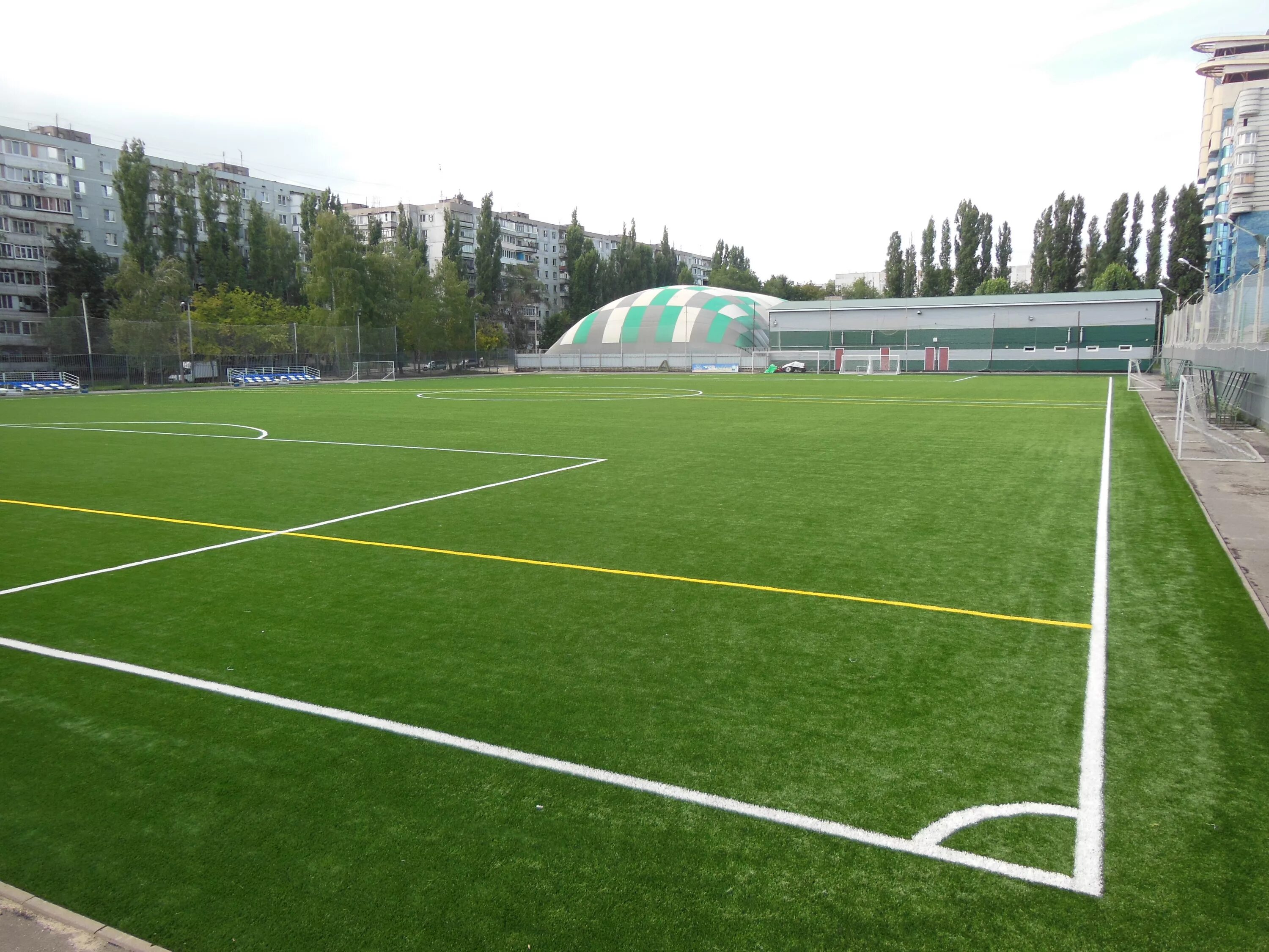 Футбольное поле вид сверху. Мир футбольного поля. Мир футбольного поля. Мир футбола манеж воронеж. Мир футбольного поля.