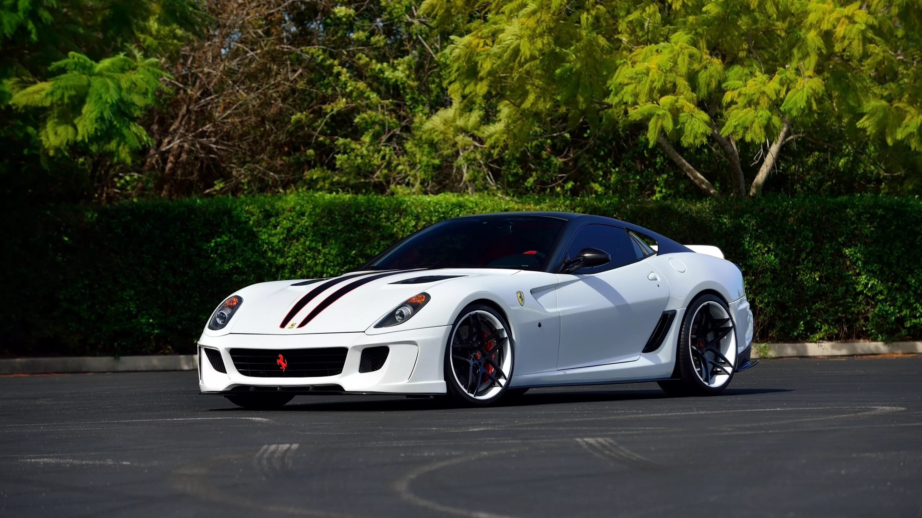 Polices car sport car. Ferrari 599 White. Ferrari 599 Sport. Ferrari 599 GTB White. Ferrari 599 xe.