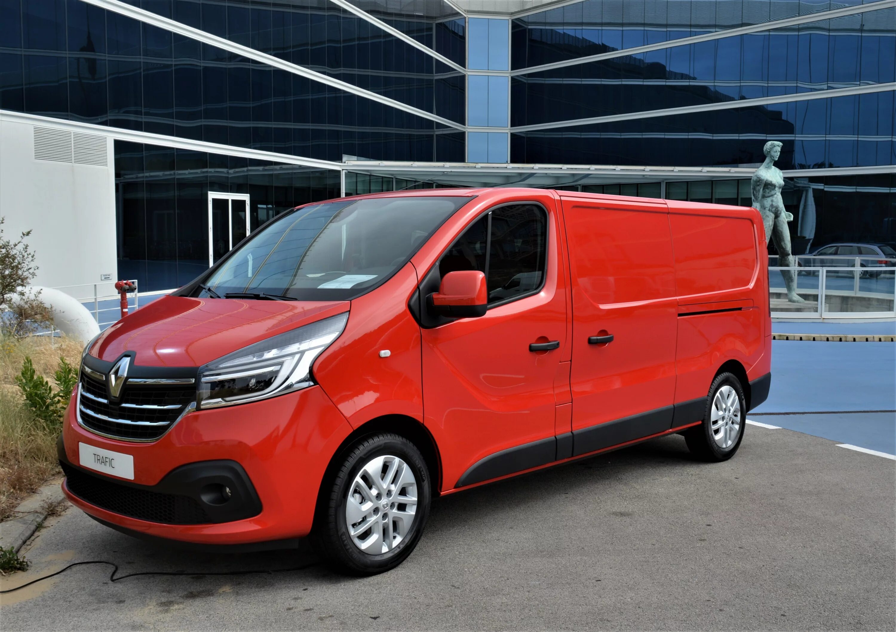 Рено трафик отзывы. Renault Traffic 3. Рено трафик 2017. Фургон Renault Trafic 2019. Рено трафик 2015.