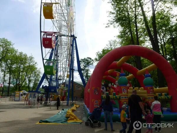 Колесо обозрения в калуге. Центральный парк калуга аттракционы. Парк культуры калуга. Биосфера калуга аттракционы. Парк культуры калуга аттракционы.