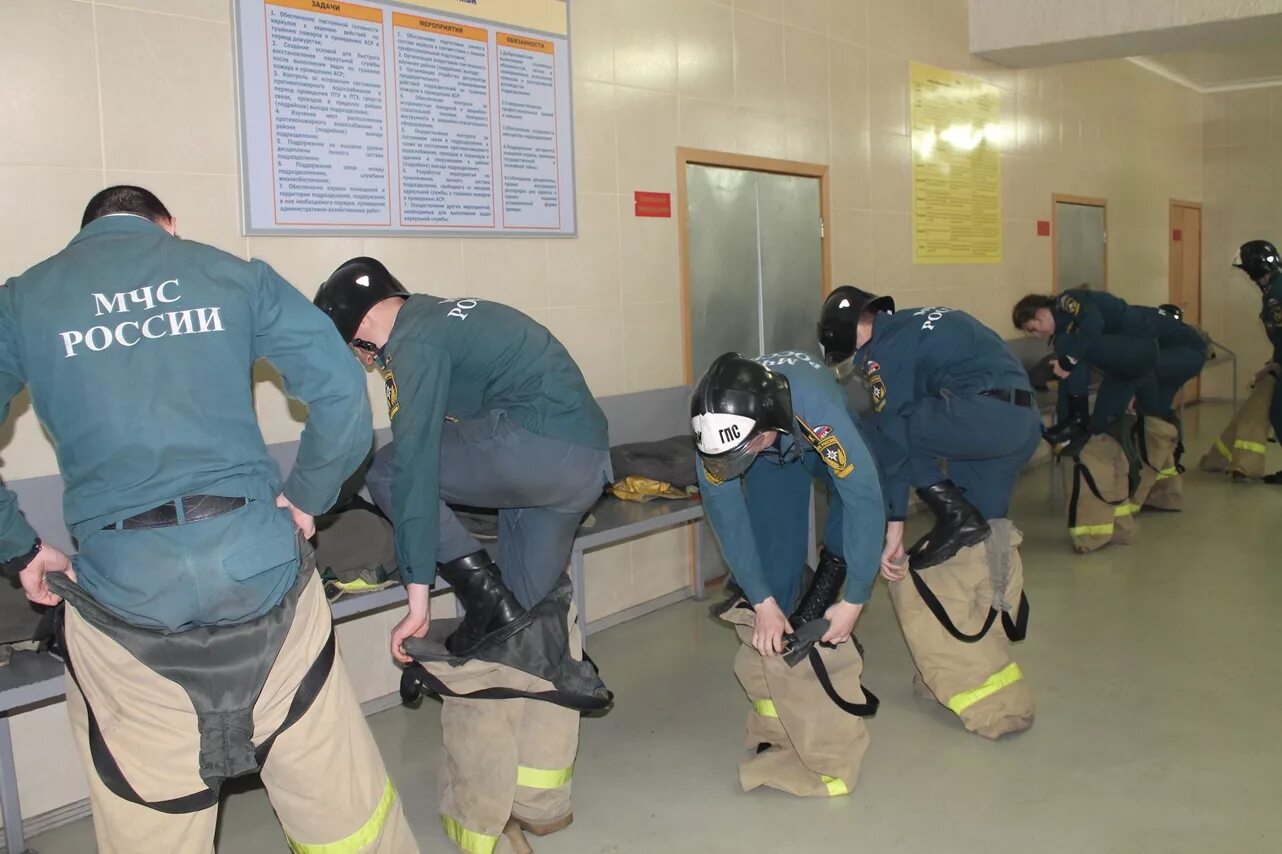 московский университет министерства обороны казарма. спальное помещение в пожарной части. казармы мчс. ивановская пожарно-спасательная академия гпс мчс. казарма в армии.