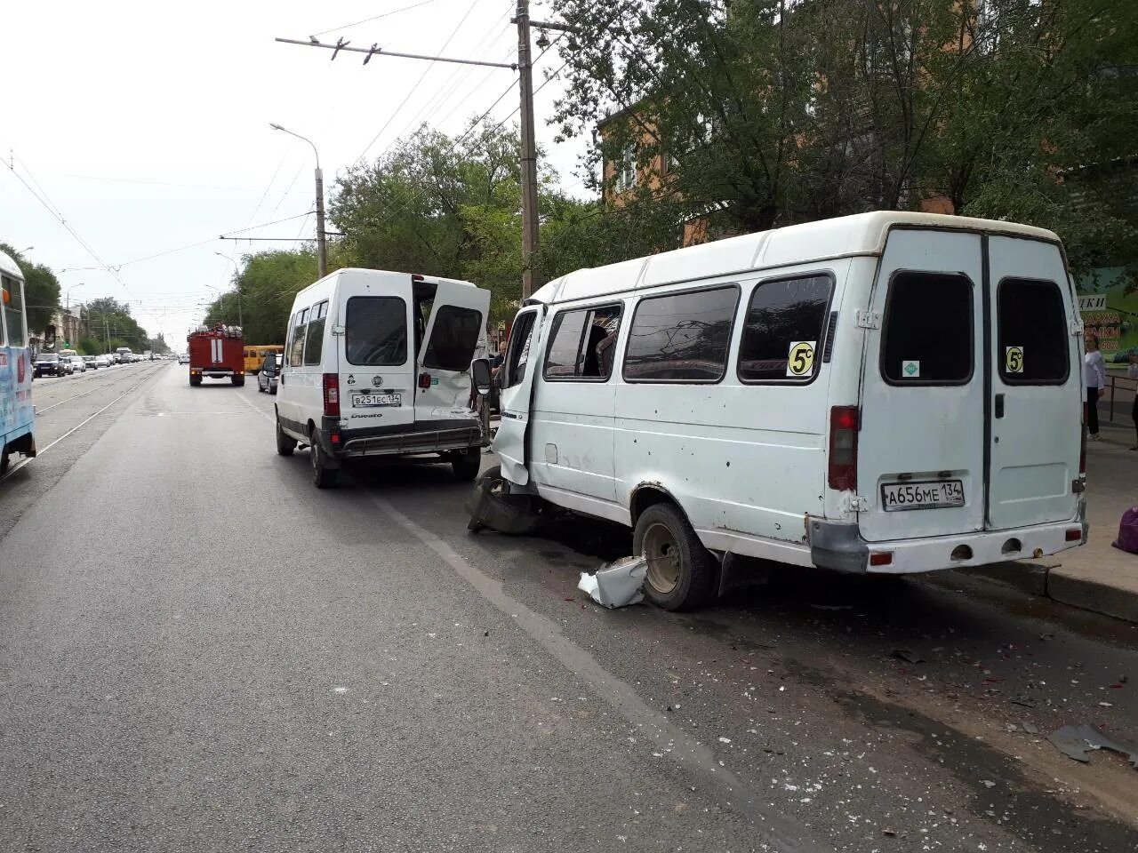 Маршрутное дтп. ДТП С маршруткой в Волгограде. Маршрутка Волгоград. Авария с маршруткой Волгоград. Авария Волгоград микроавтобусом.