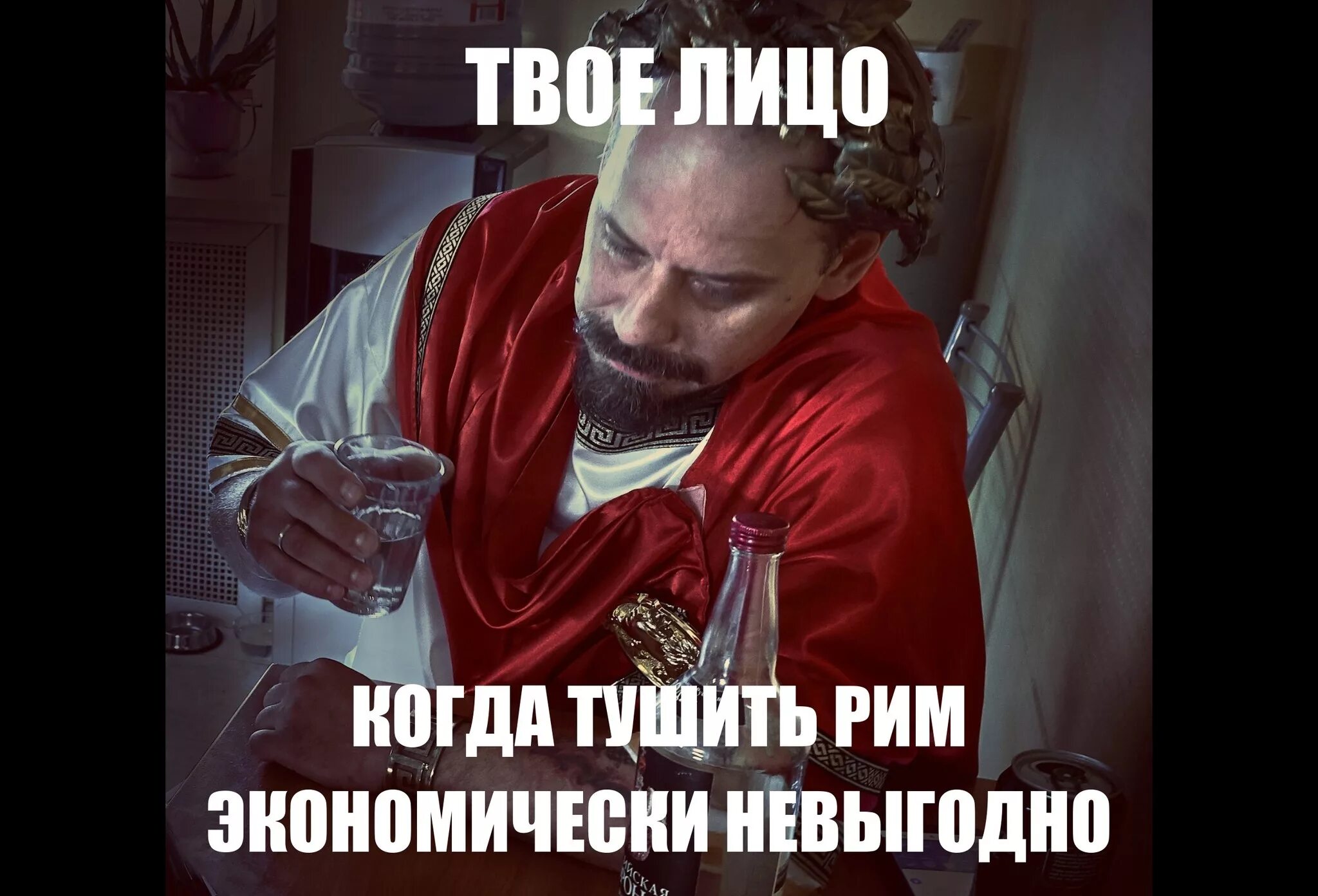 Невыгодно или не выгодно. НЕВЫГОДЕН или не выгоден.