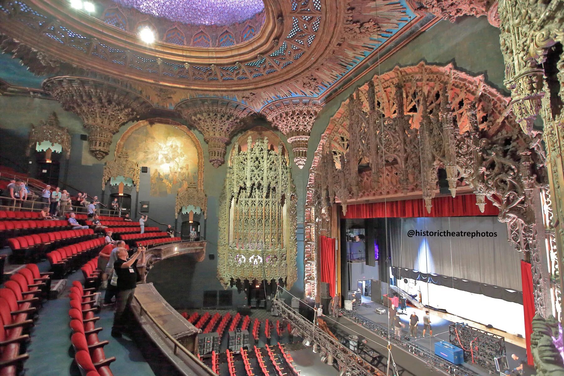 Ace Hotel Theatre. At the Theatre. The Theatre of Ace los Angeles. Фото the Theatre at Virgin Hotel.