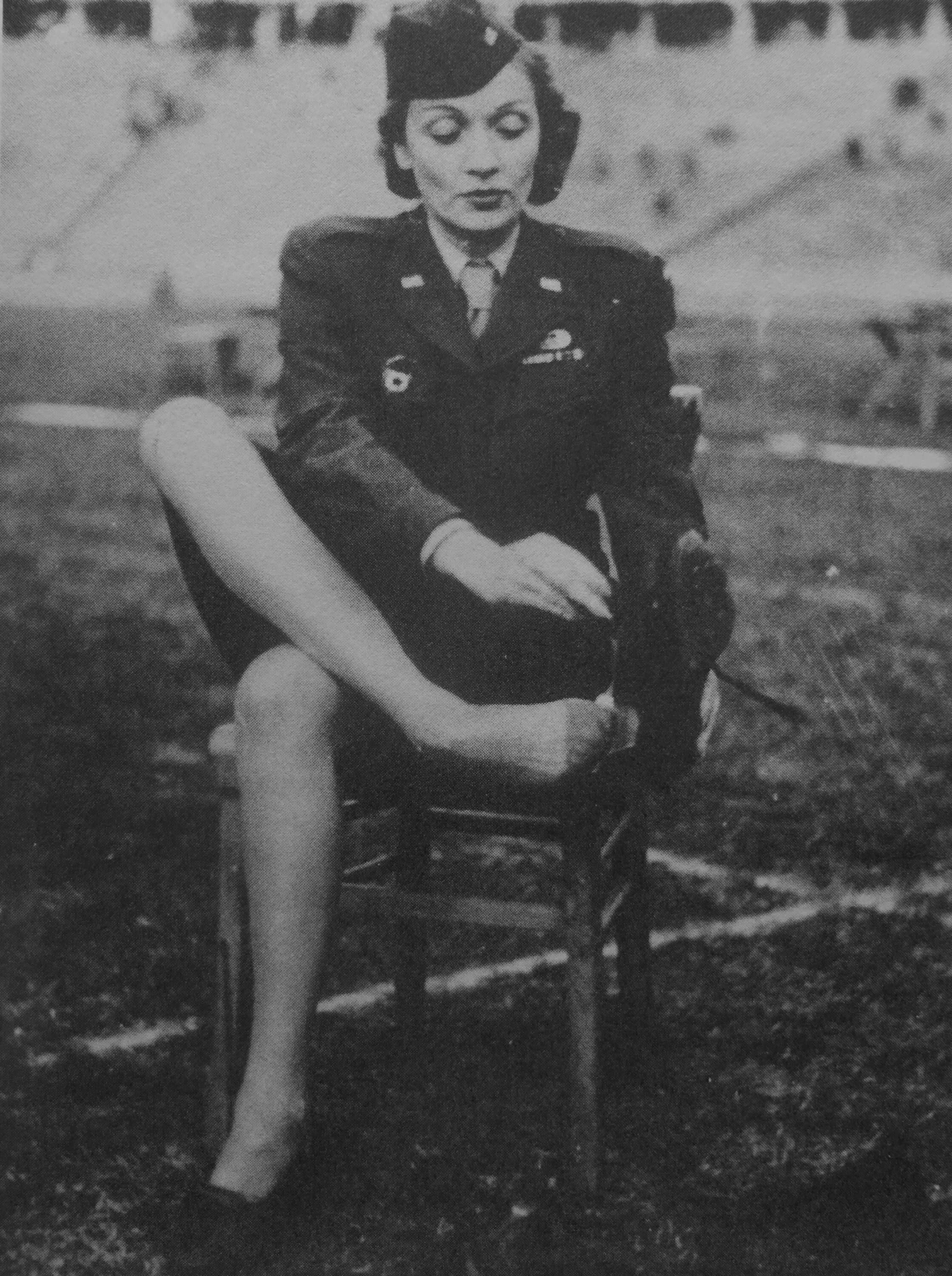 Вторая женщина. Марлен Дитрих 1945. Марлен Дитрих в военной форме. Марлен Дитрих вторая мировая. Марлен Дитрих в военной форме фото.