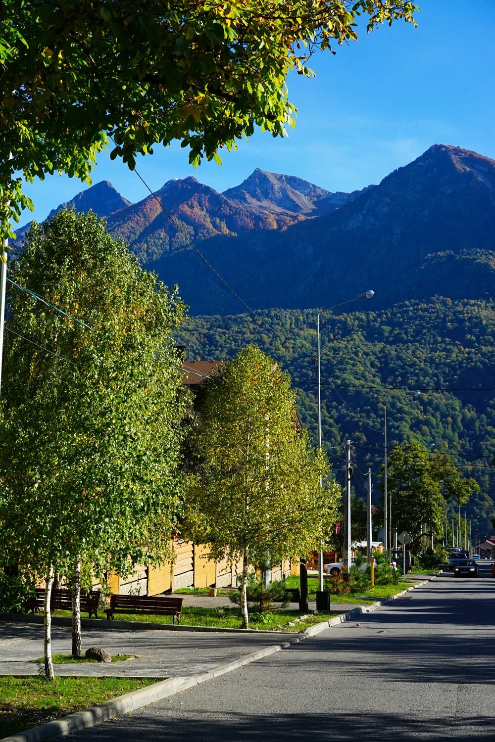 Г красная поляна краснодарский край. Посёлок красная Поляна Сочи. Поселок красная Поляна Краснодарский край. Красная полняна посёлок. ПОСЁЛОККРАСНАЯ Поляна.