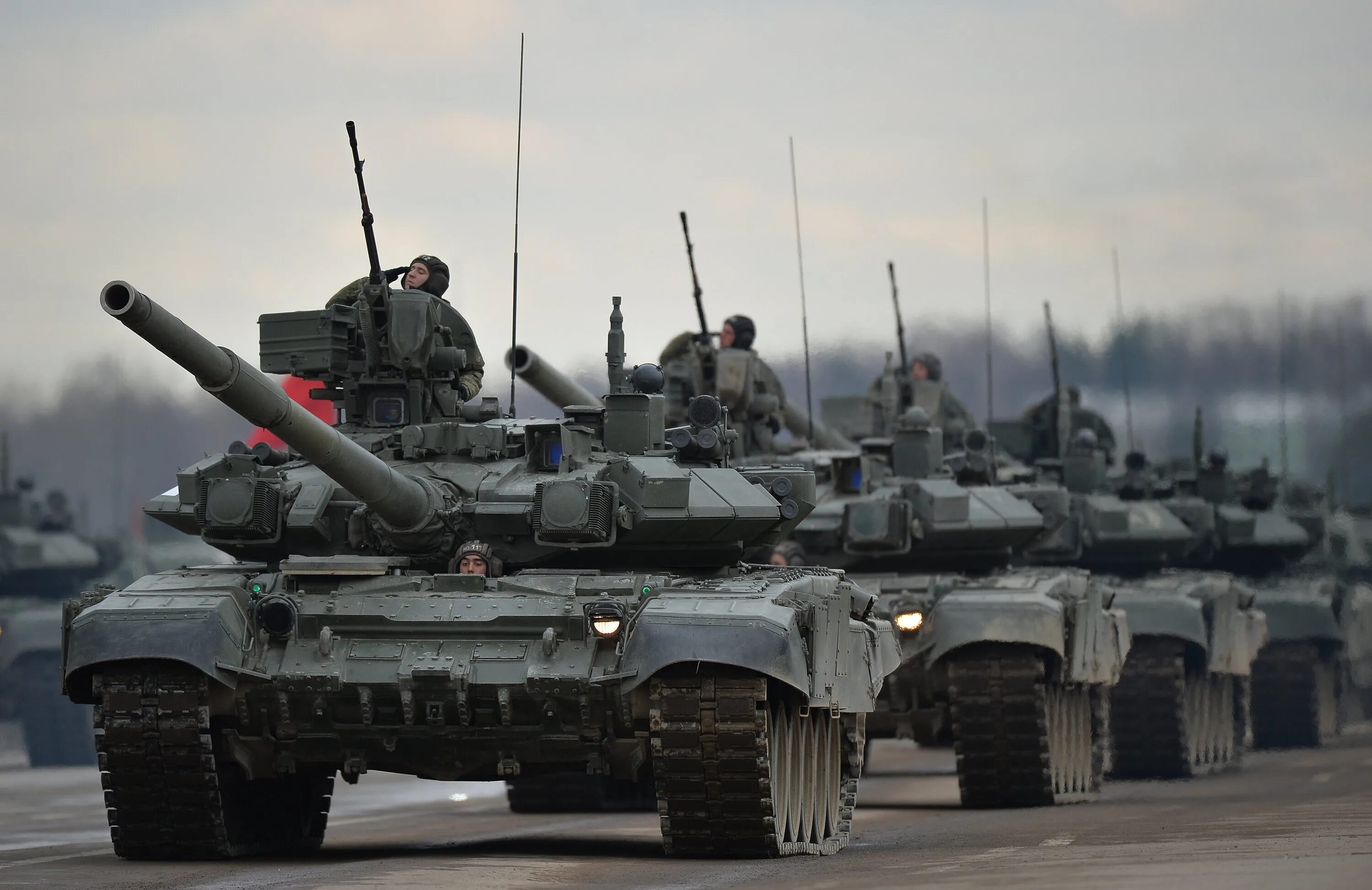Танковые войска входят. Танк т80 армия РФ. Танк т90. Колонна танк т80. Танк т90 вс РФ.