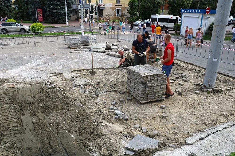 Ремонт площади. ЕРЕЯ благоустройство Советской площади. Брянск 2022. Гранит на площади Партизан в Брянске. Ремонт пл