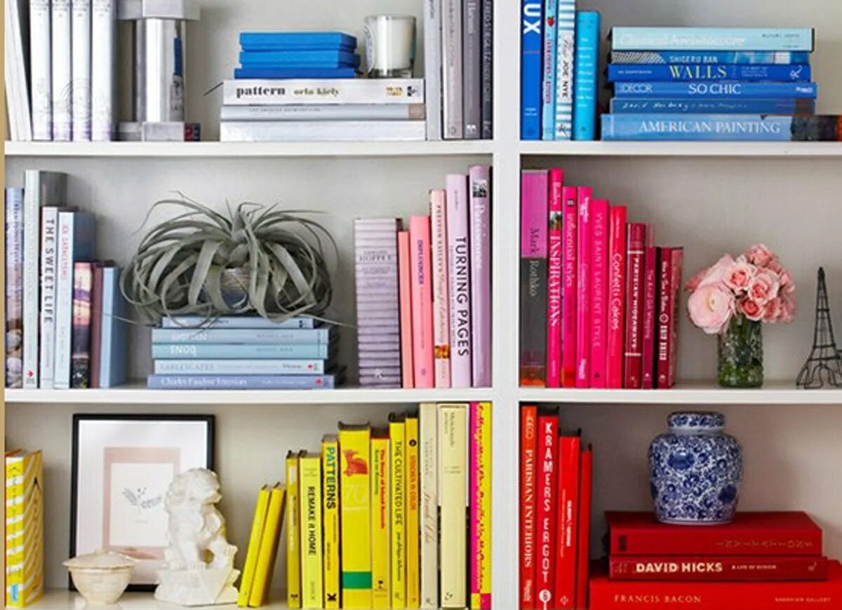 Размещение книг по полкам. Полка для книг. расстановка книг на полках. красивое расположение книг на полках. расстановка книг в стеллаже.