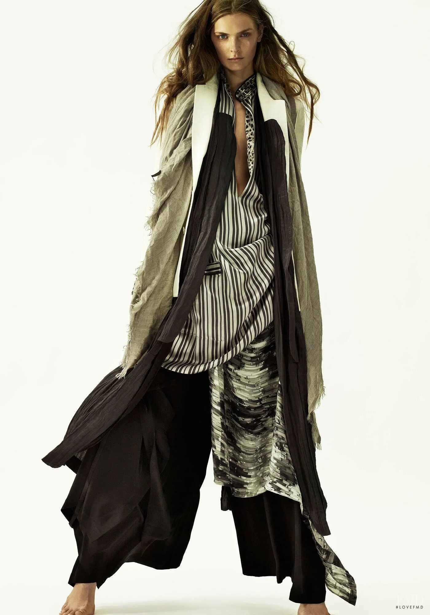 Стиль богемный шик в одежде. Бомж стайл милитари. Многослойность в одежде стрит стайл. Многослойная одежда. Многослойная одежда для женщин на осень.