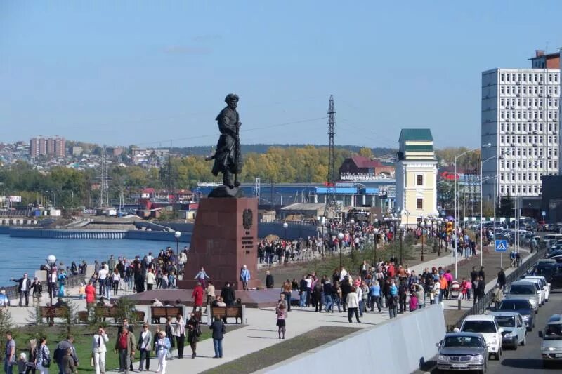 Люди живущие в иркутске. Нижняя набережная Иркутск. Население города Иркутск. Иркутск набережная люди. Численность населения г. Иркутска.