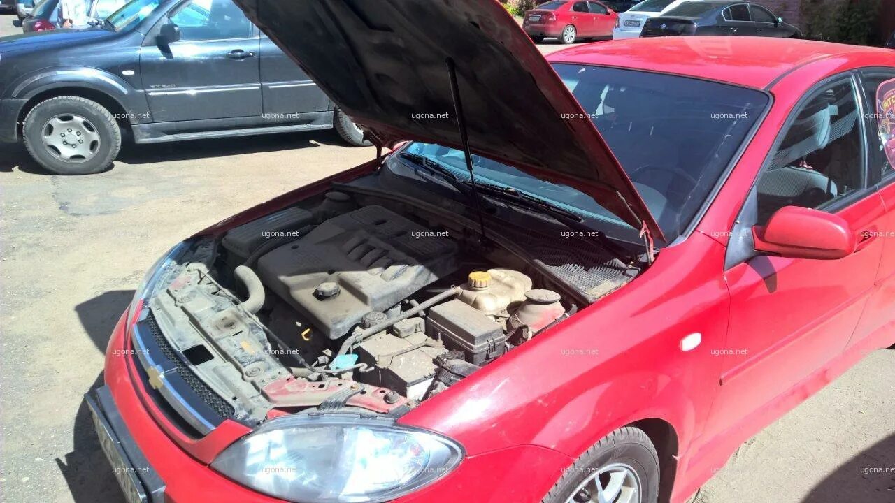 Упор капота lacetti. Газовые упоры капота шевроле лачетти седан. Газовые упоры капота шевроле лачетти седан. Газовые упоры капота chevrolet trax. Газовые упоры лачетти хэтчбек.