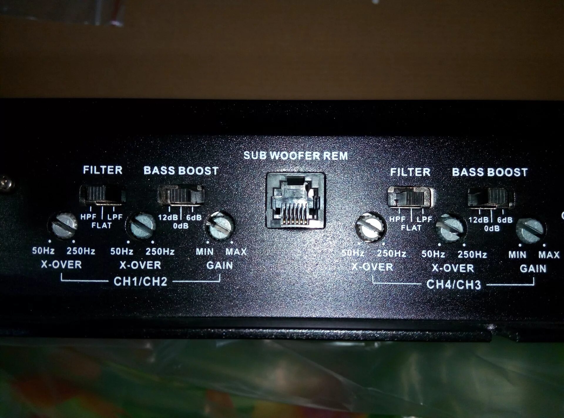 Bass bass boost 2. Kicx RTS 4.100 схема. Фильтр HPF И LPF на усилителе. Кикс 4.100 характеристики. Бас буст на усилителе.