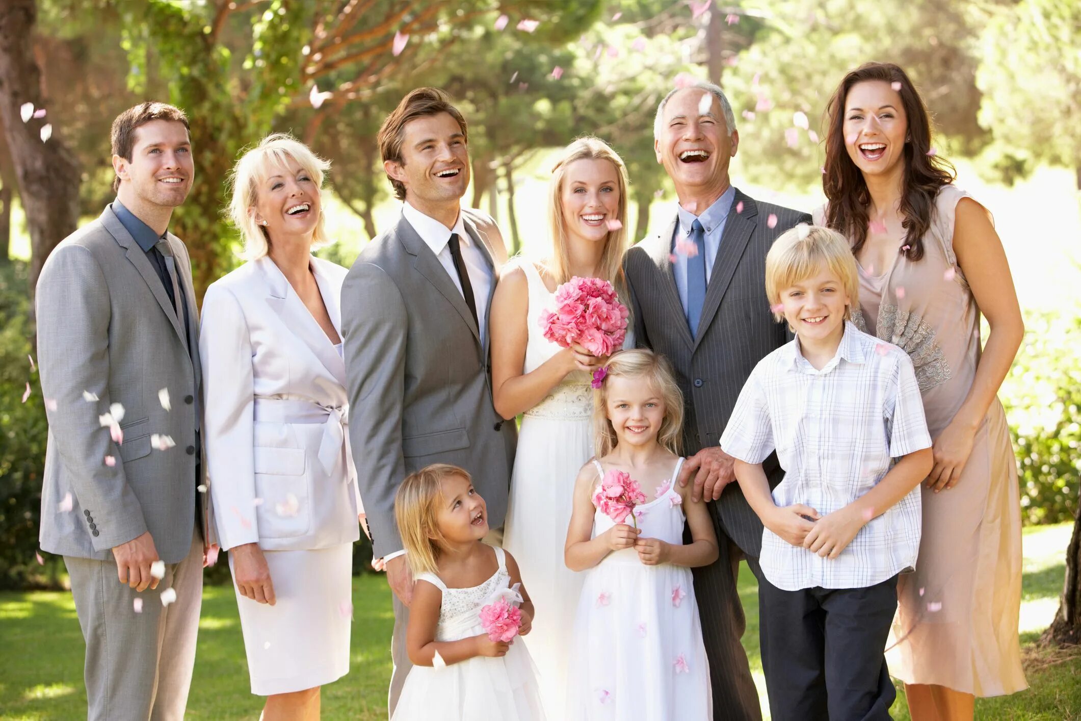 Свадьба и семья. Невеста с родителями. Семейные фото со свадьбы. Свадебная семейная фотосессия.