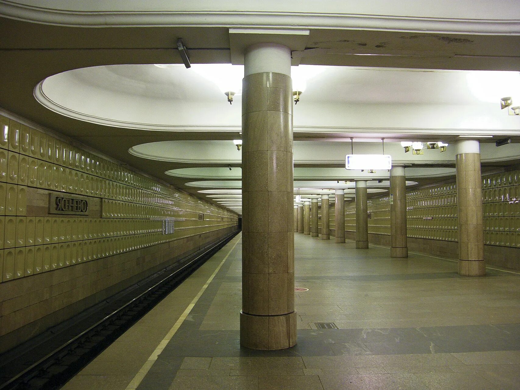 Ясеневая метро. Станция метро ясенево. станция метро новые черемушки. станция рижская крл. станция калужская московский метрополитен.