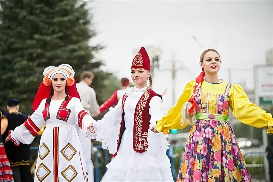 Какой народ считается коренным народом оренбургского. Дружба народов Оренбуржья. Народы Оренбургской области. Культура народов Оренбуржья. Многонациональный Оренбург.