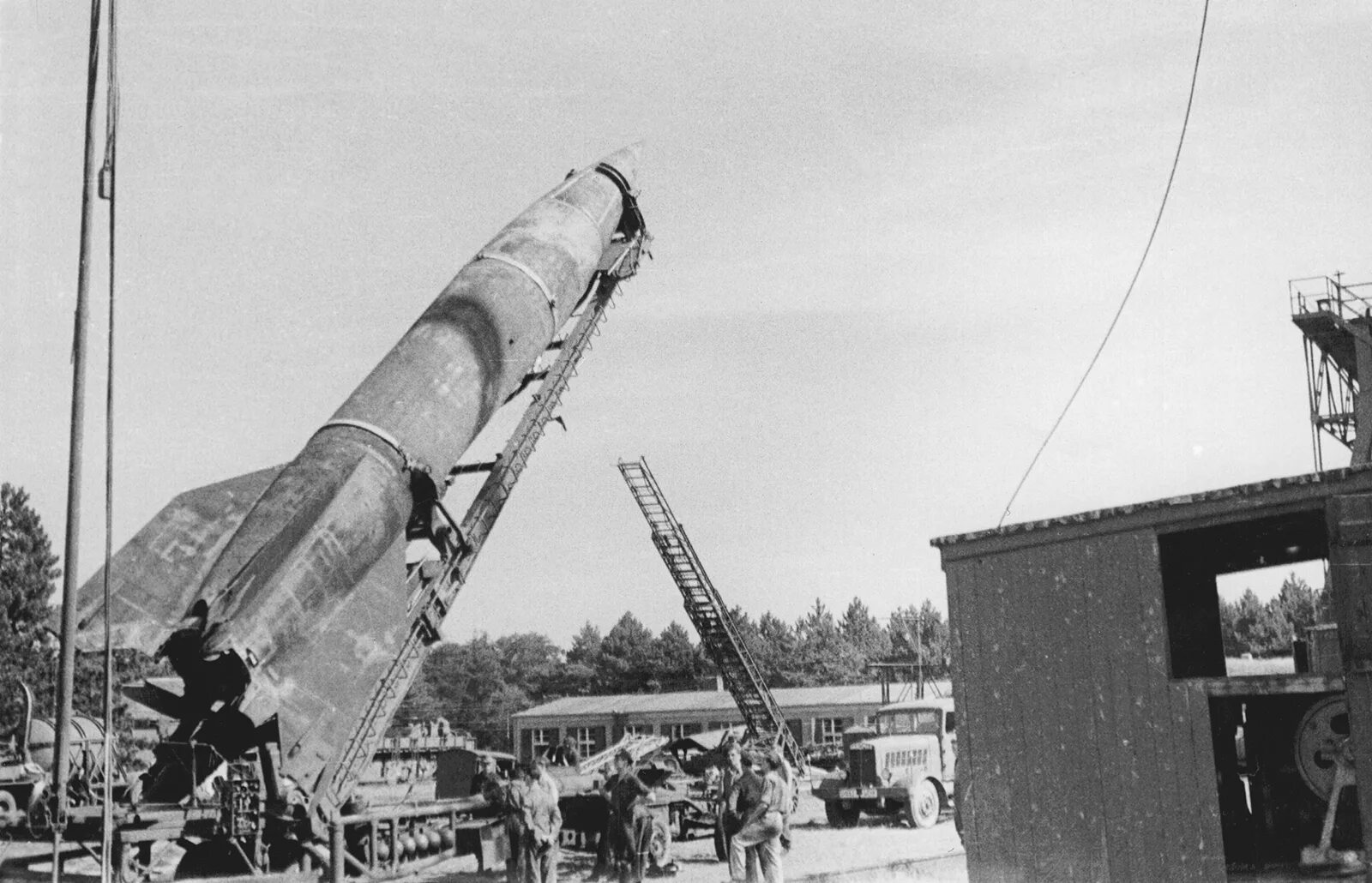 Самая первая баллистическая ракета. Ракета ФАУ 2. ФАУ-1 баллистическая ракета. Немецкая ракета ФАУ-2. V-2 («ФАУ-2»).
