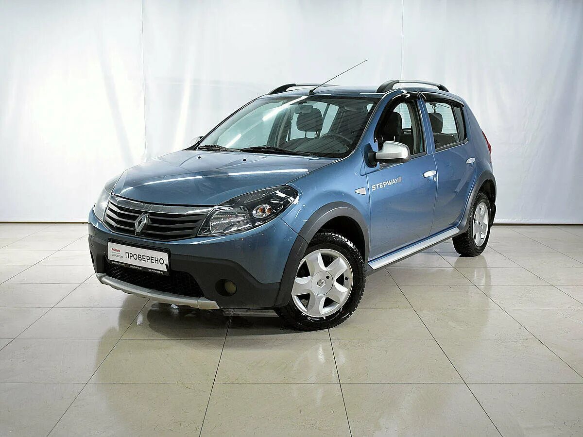 Renault sandero stepway поколения. Renault Sandero Stepway 1. Renault Sandero Stepway 2013 год. Renault Sandero Stepway 2013. Рено Сандеро степвей 2013.