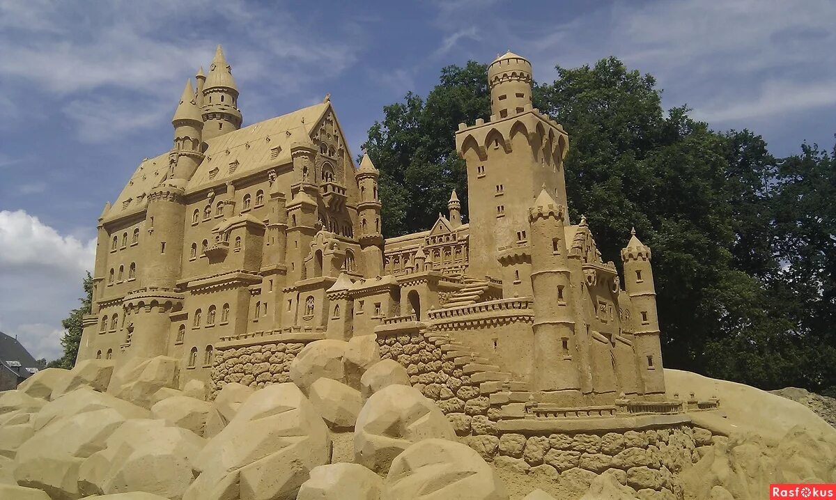 замок из песка. большой замок из песка. самый большой песчаный замок. самый большой замок из песка в мире. большой замок из песка.