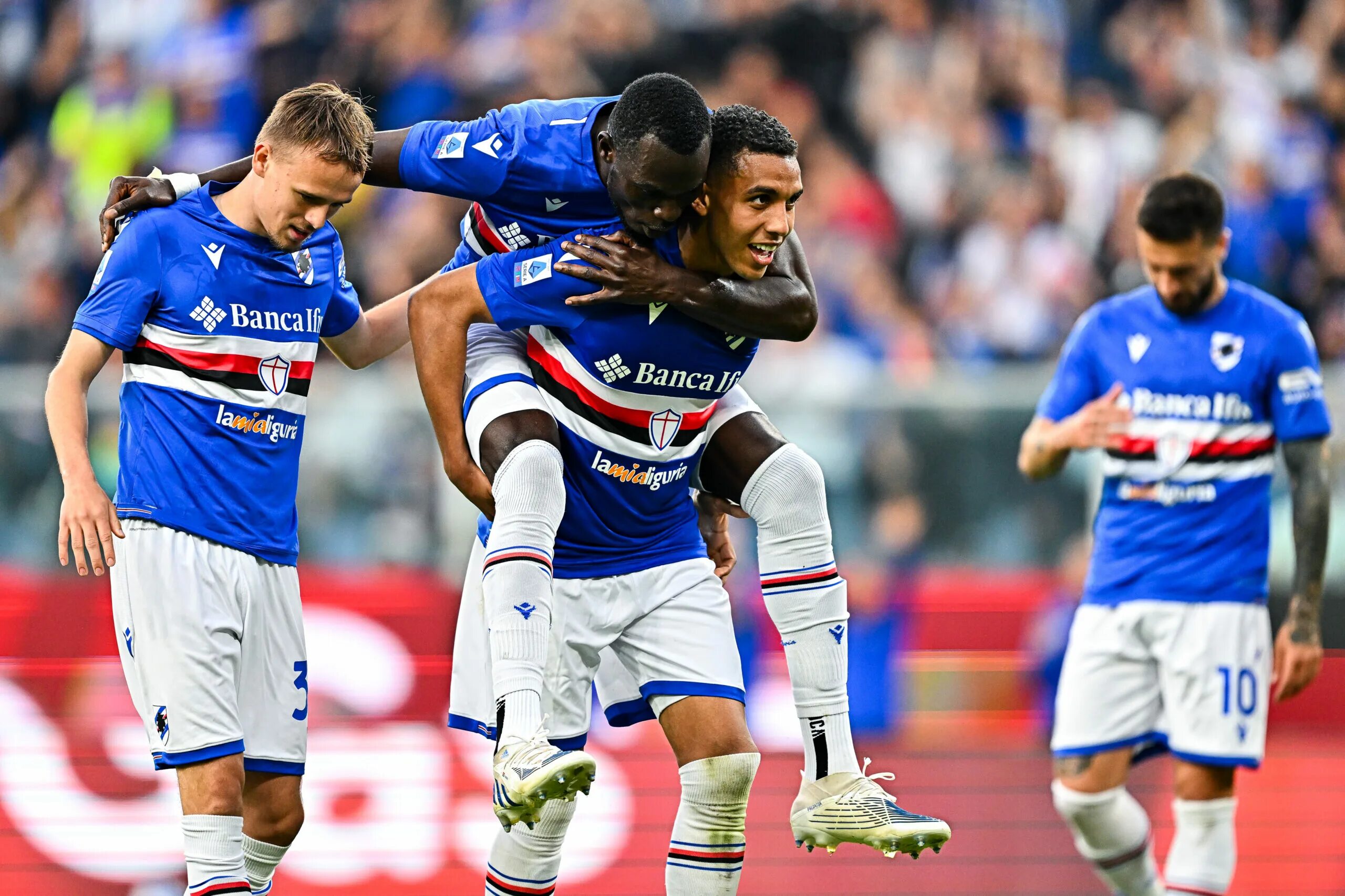 Сампдория комо прогноз. Sampdoria fc. понсе сампдория. сампдория форма. ламмерс сампдория.