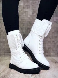 Белые зимние ботинки