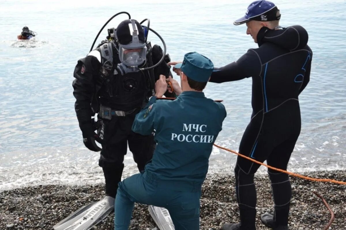 Спасатели из глубин. Спасатель водолаз мчс. водалазная служба мчск кр. водолазная служба мчс россии. спасатели водолазы мчс россии.