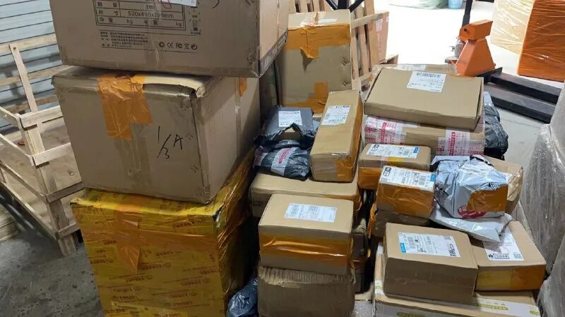 большая партия товара. купить газоблок биткоин. складирование товара на складе продуктов. большая партия товара. коробки на складе.