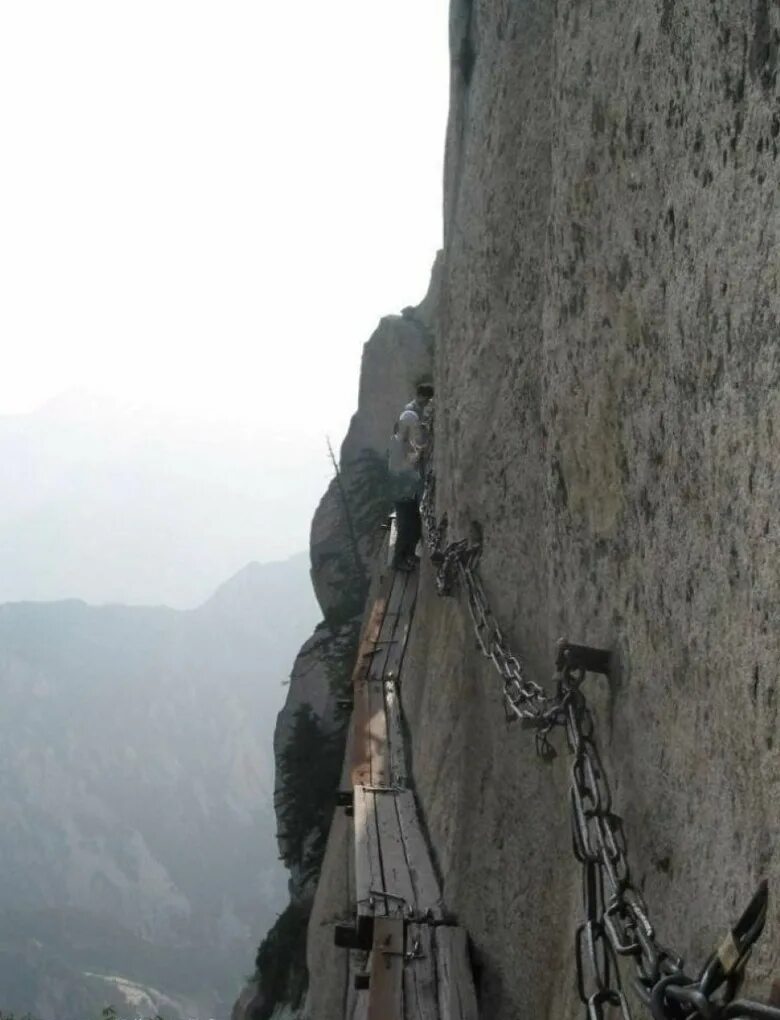 Страшные дороги мира. Дорога туннелей гуолян, китай. Каракорумское ущелье. Дорога гуолян тайхан. Смертельная тропа хуаншань.