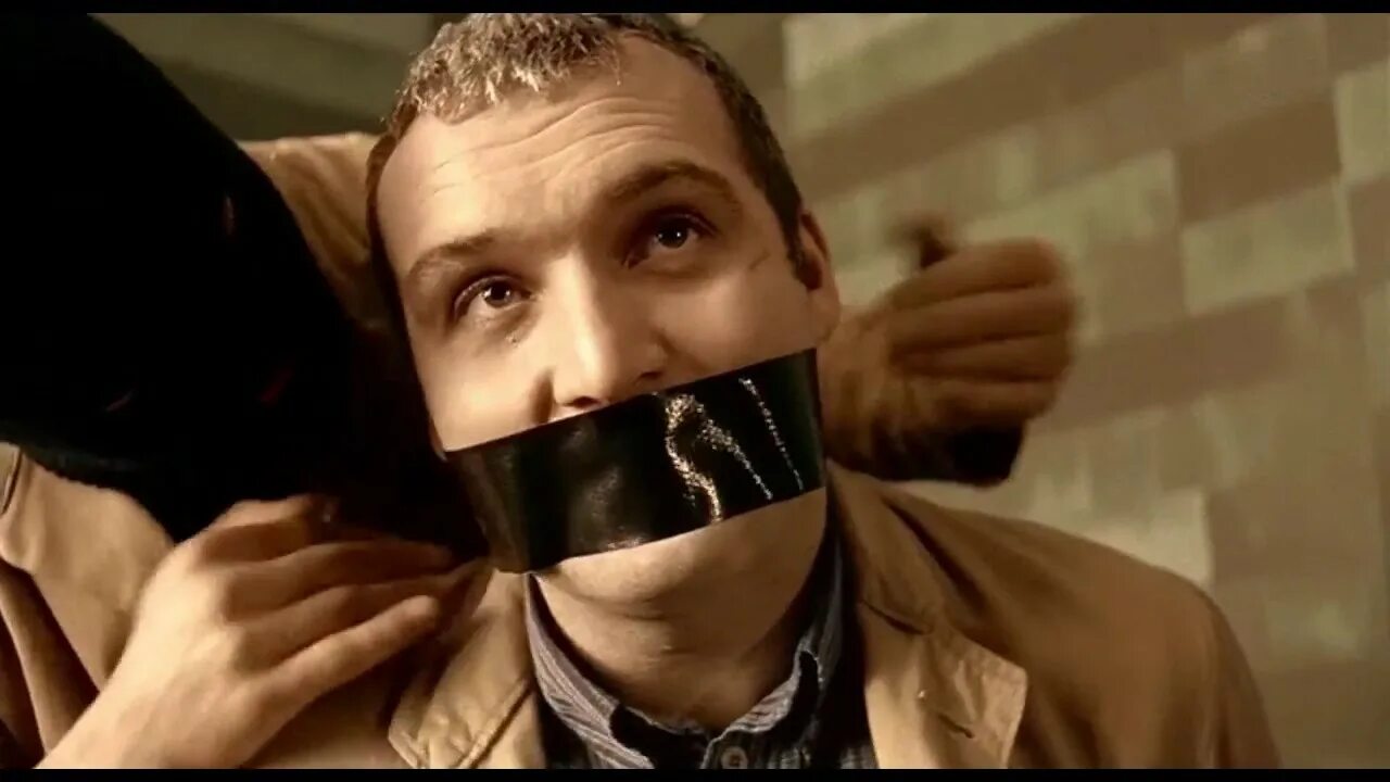 Кляп из тряпки. Связанный мужчина. Связанный мальчик с заклеенным ртом. Связанные парни с кляпом во рту. Связанные парни с кляпом во рту.