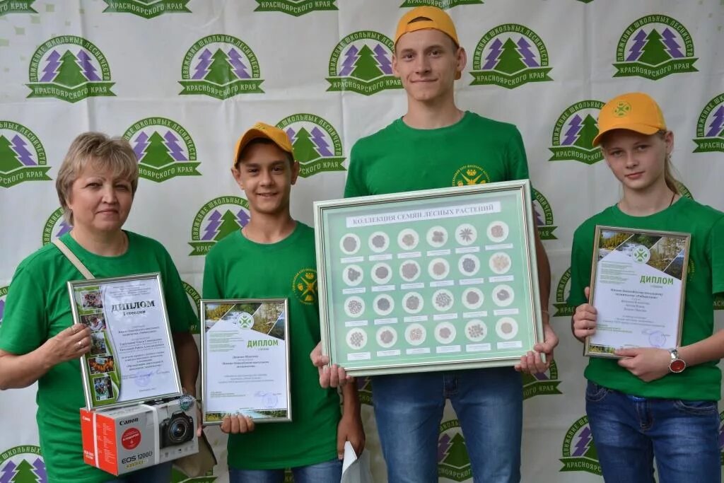 пособия на детей. размер пособия на детей от 8 до 17 лет. универсальное пособие в красноярском крае. ежемесячные детские пособия. индексация пособий.